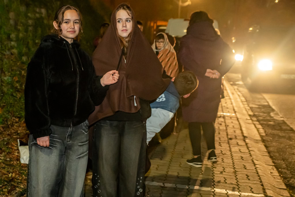 Hatodikos diákok Szent Márton életét bemutató élőképe Mogyoródon