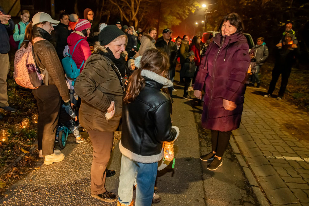 Hatodikos diákok Szent Márton életét bemutató élőképe Mogyoródon